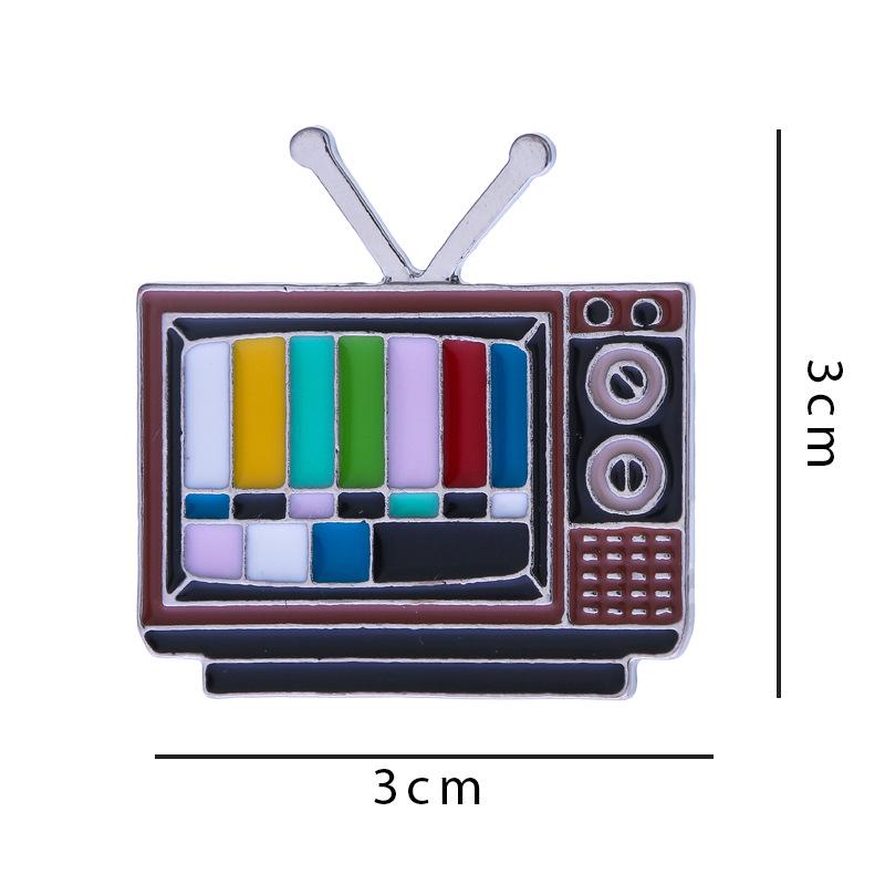 European-American Retro TV No Signal Tape Brooch: Versatile Classic Accessory Badge.
European-American Retro TV No Signal Tape Brooch: Versatile Classic Accessory Badge.