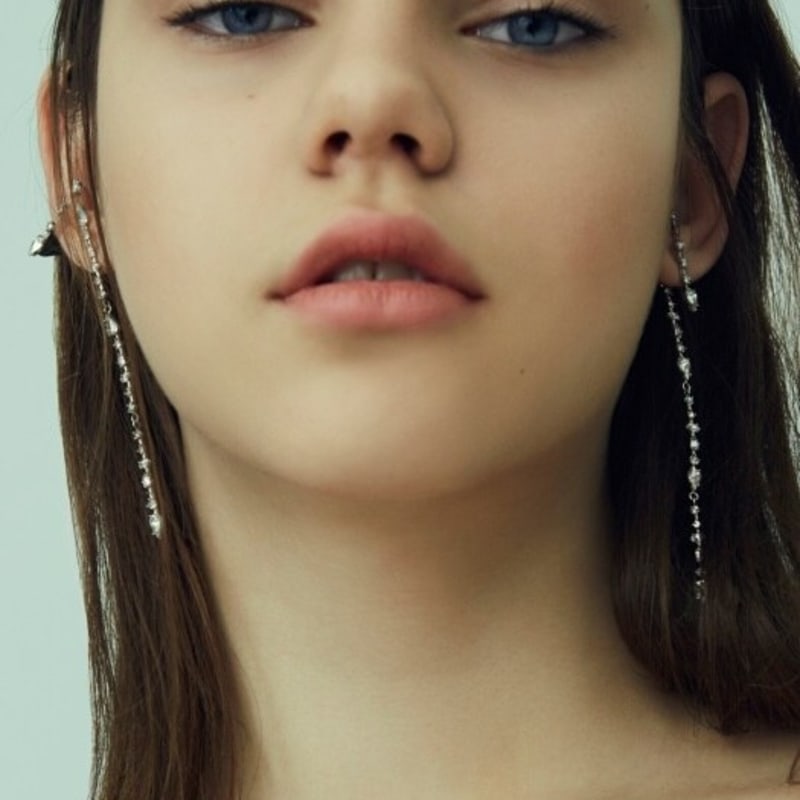 PANACHE CHASUNYOUNG ARROW long double earring White gold
PANACHE CHASUNYOUNG ARROW long double earring White gold