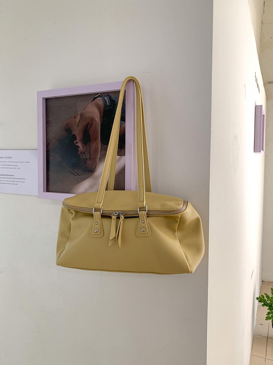 New portable shoulder bag women s large-capacity commuter bag women s work soft leather double zipper pillow bag women жёлтый
New portable shoulder bag women s large-capacity commuter bag women s work soft leather double zipper pillow bag women жёлтый