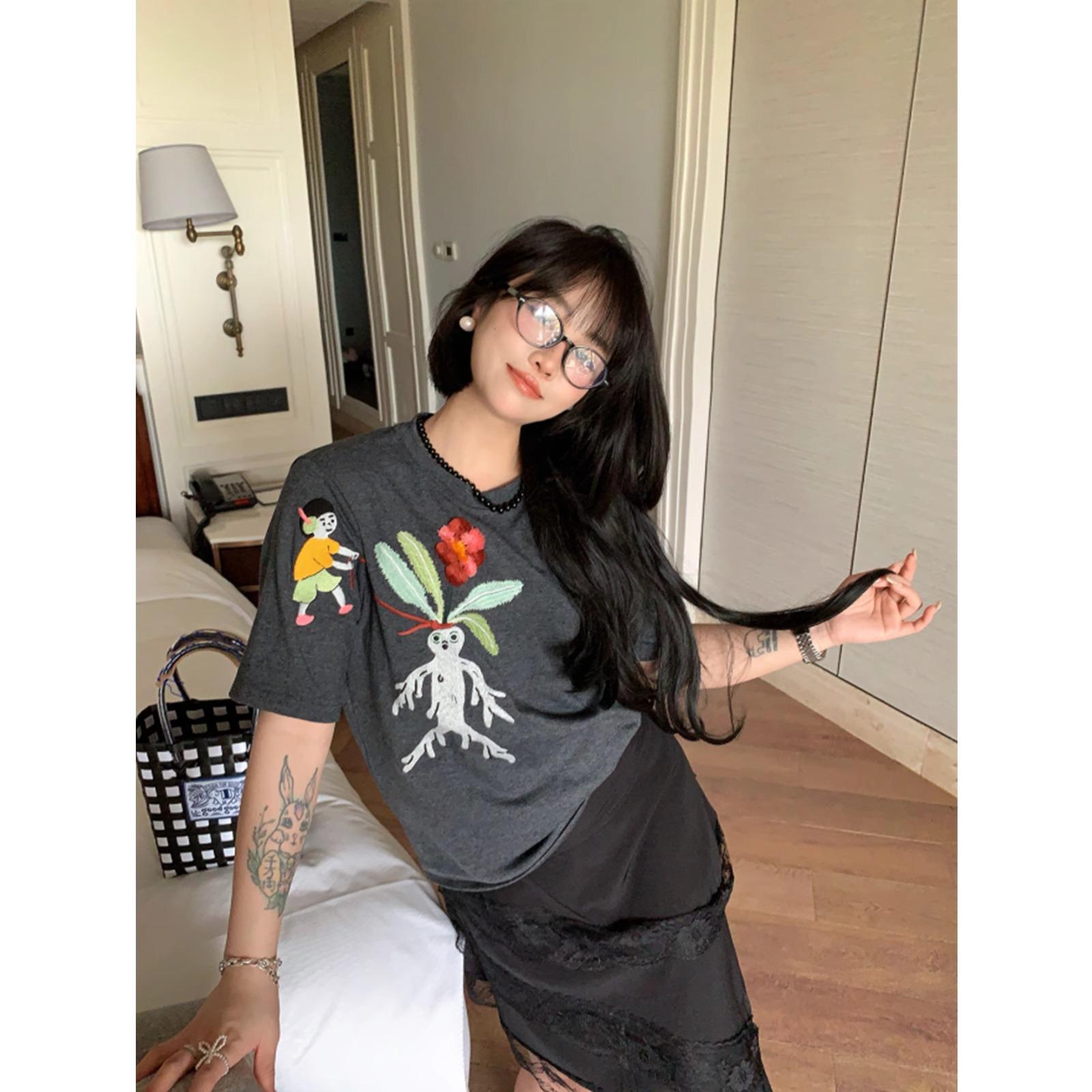 Women s 2025 Summer New Design Embroidered Cartoon Loose Round Neck Half Sleeve T-shirt XXL
Women s 2025 Summer New Design Embroidered Cartoon Loose Round Neck Half Sleeve T-shirt XXL