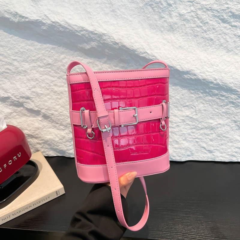 Premium sense bucket bag women s fashion versatile shoulder bag niche design portable messenger bag
Premium sense bucket bag women s fashion versatile shoulder bag niche design portable messenger bag
