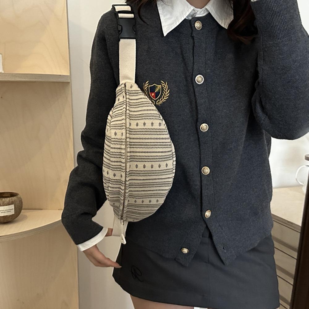 Zipper Sports Shoulder Bag Nylon Droplet Shaped Crossbody Bag Portable Women Chest Bag Cycling коричневий
Zipper Sports Shoulder Bag Nylon Droplet Shaped Crossbody Bag Portable Women Chest Bag Cycling коричневий