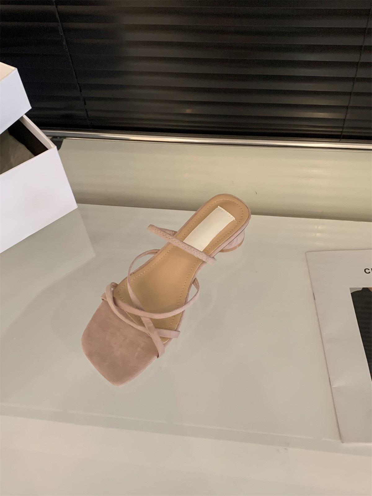 Thick heel cross with French small cool slippers fairy shoes outer wear 2025 summer with skirt red Roman sandals 39
Thick heel cross with French small cool slippers fairy shoes outer wear 2025 summer with skirt red Roman sandals 39