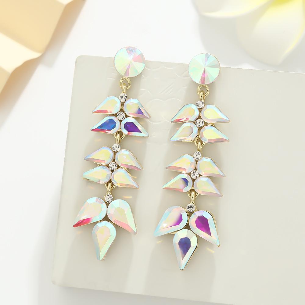 Exquisite Teardrop Leaf Earrings with Inlaid Diamonds – Unique and Stylish Statement Pieces
Exquisite Teardrop Leaf Earrings with Inlaid Diamonds – Unique and Stylish Statement Pieces