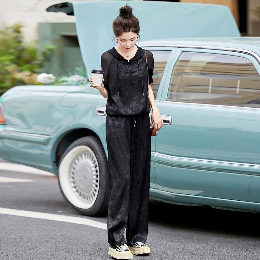 Casual sports suit women s new fashion age-reducing disc-buckled ice silk wide-leg pants two-piece set M чорний
Casual sports suit women s new fashion age-reducing disc-buckled ice silk wide-leg pants two-piece set M чорний
