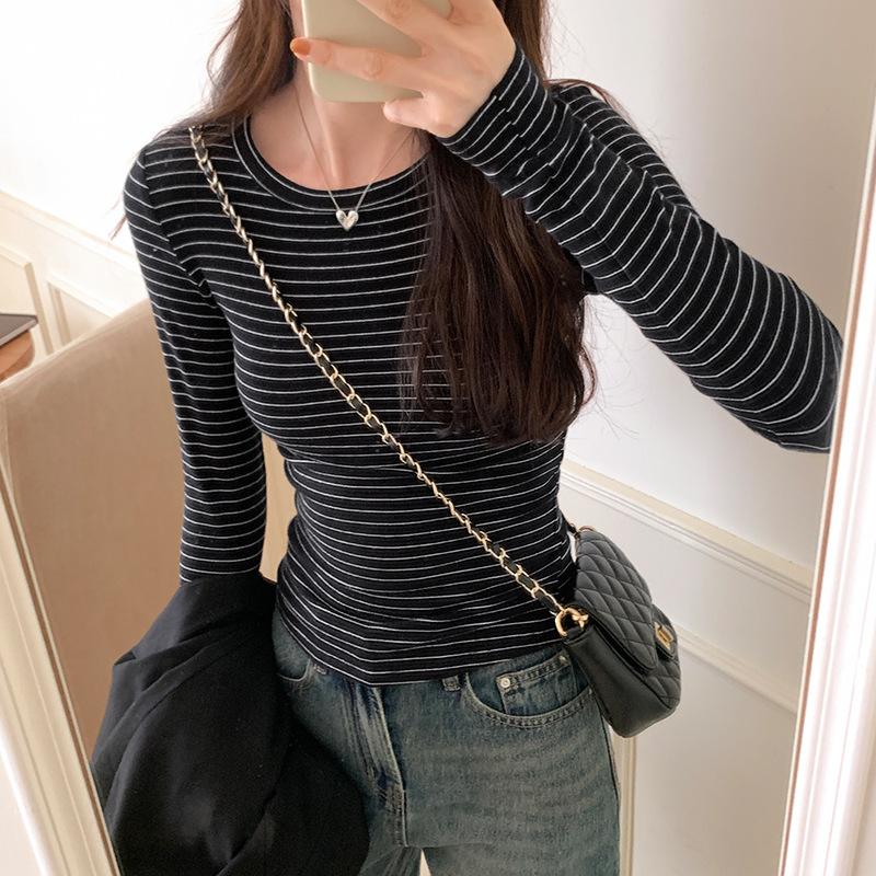 Контрастная черно-белая полосатая футболка с круглым вырезом и длинными рукавами для женщин, осенняя новинка, эластичная, облегающая, тонкая базовая футболка-топ XL
Контрастная черно-белая полосатая футболка с круглым вырезом и длинными рукавами для женщин, осенняя новинка, эластичная, облегающая, тонкая базовая футболка-топ XL