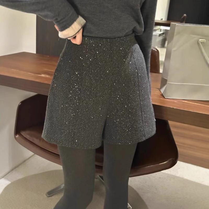 Starry Sky High-Waist Woolen A-line Wide-Leg Shorts - Plus Size Autumn/Winter Slimming Casual Wear for Women XS
Starry Sky High-Waist Woolen A-line Wide-Leg Shorts - Plus Size Autumn/Winter Slimming Casual Wear for Women XS
