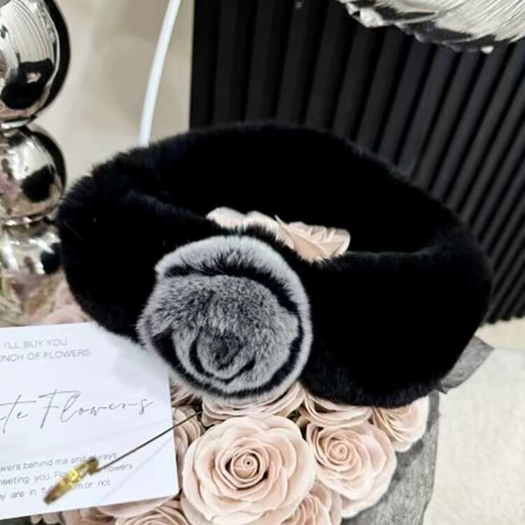 Winter Real Rex Rabbit Fur Scarf Fashion Magnetic Buckle Fur Neck Warmer Thickened Natural Fur Scarf Luxury Camellia Fur Scarf 49cmx7cm
Winter Real Rex Rabbit Fur Scarf Fashion Magnetic Buckle Fur Neck Warmer Thickened Natural Fur Scarf Luxury Camellia Fur Scarf 49cmx7cm