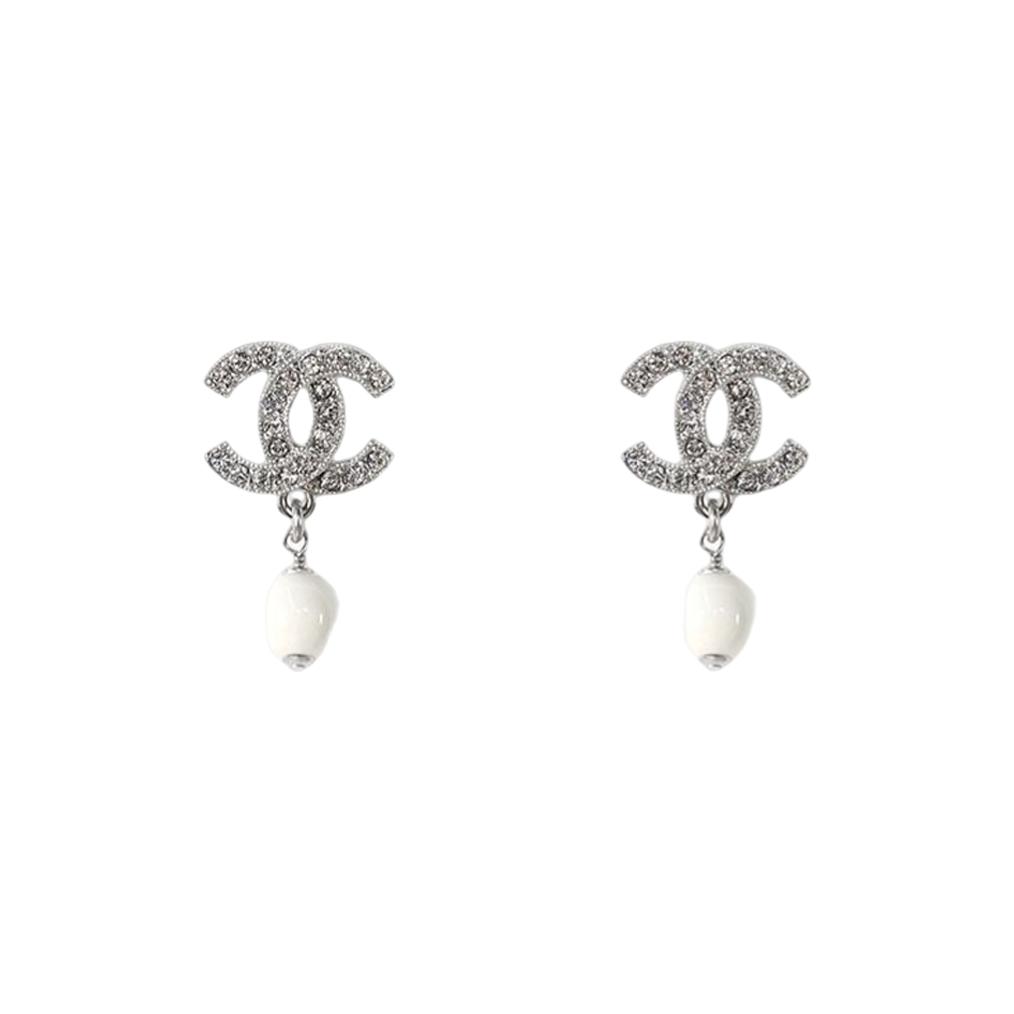Сережки Chanel Classic Double C з діамантами Жіночі сережки Біле срібло AB7735-B07455-NG605 Box+Padding Board
Сережки Chanel Classic Double C з діамантами Жіночі сережки Біле срібло AB7735-B07455-NG605 Box+Padding Board