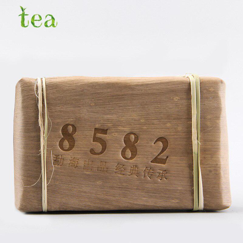 2012 Yunnan Menghai Old Tree Shen Puerh Classical 8582 Сырой чай Пуэр в кирпичиках 250 г 250g
2012 Yunnan Menghai Old Tree Shen Puerh Classical 8582 Сырой чай Пуэр в кирпичиках 250 г 250g