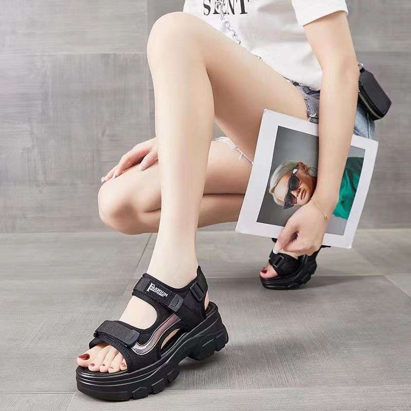 Muffin platform sandals women s 2025 summer new sports sandals women s lightweight beach shoes small high-heeled sandals 35 чёрный
Muffin platform sandals women s 2025 summer new sports sandals women s lightweight beach shoes small high-heeled sandals 35 чёрный