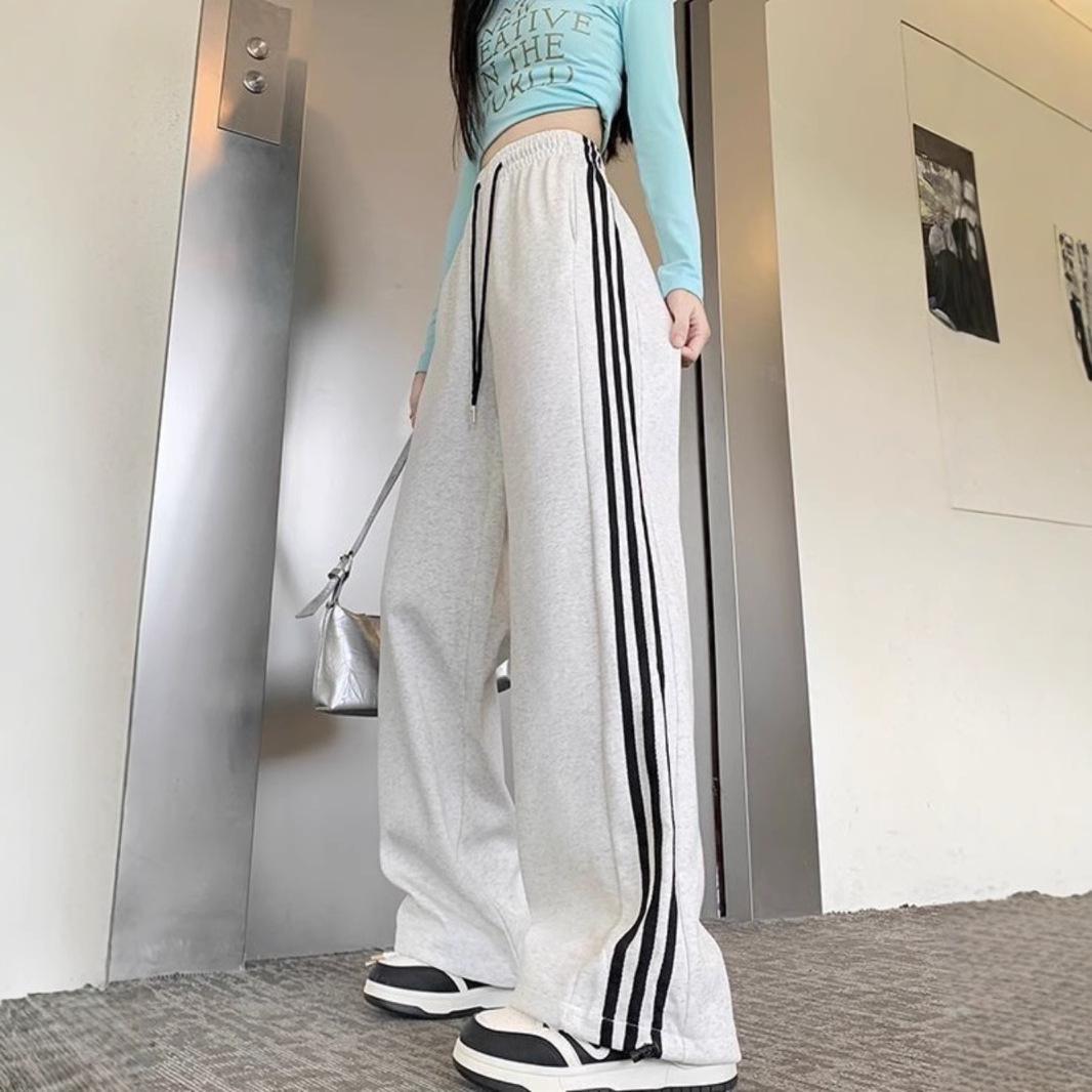 2024 Korean Striped Slimming Joggers: Elastic Cuffed Wide-Leg Sweatpants for Petite Women - Autumn/Winter Style S (80-95 lbs)
2024 Korean Striped Slimming Joggers: Elastic Cuffed Wide-Leg Sweatpants for Petite Women - Autumn/Winter Style S (80-95 lbs)