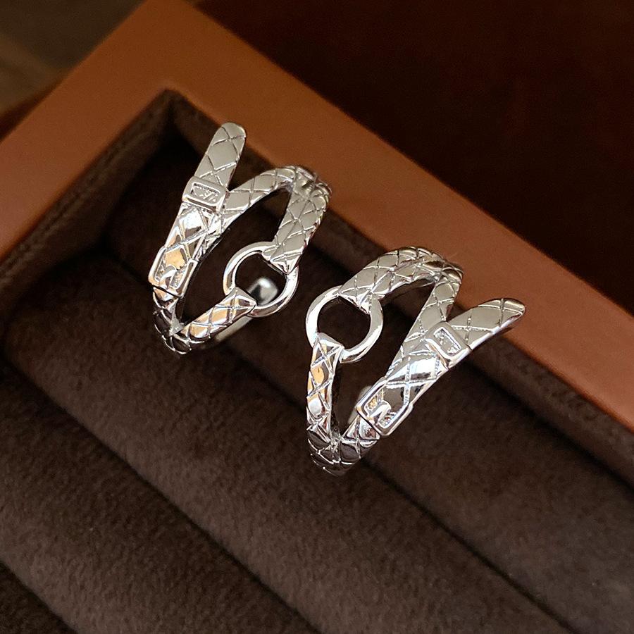K real gold electroplated silver needle C-shaped texture hollow earrings fashionable simple earrings light luxury high-end earrings
K real gold electroplated silver needle C-shaped texture hollow earrings fashionable simple earrings light luxury high-end earrings
