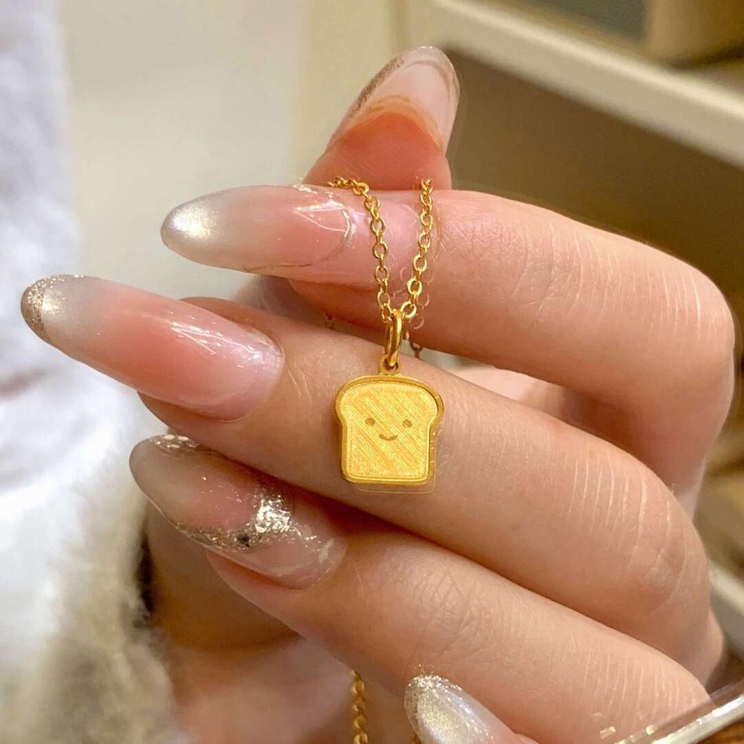 Xiaohongshu Smiling Toast Bread Necklace - New Chinese Style Women s Pendant
Xiaohongshu Smiling Toast Bread Necklace - New Chinese Style Women s Pendant