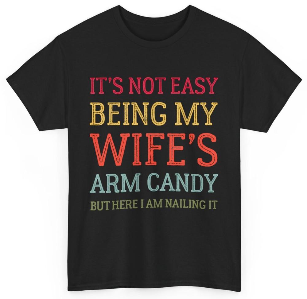 It s Not Easy Being My Wife s Arm Candy Retro Funny Husband T-Shirt S
It s Not Easy Being My Wife s Arm Candy Retro Funny Husband T-Shirt S