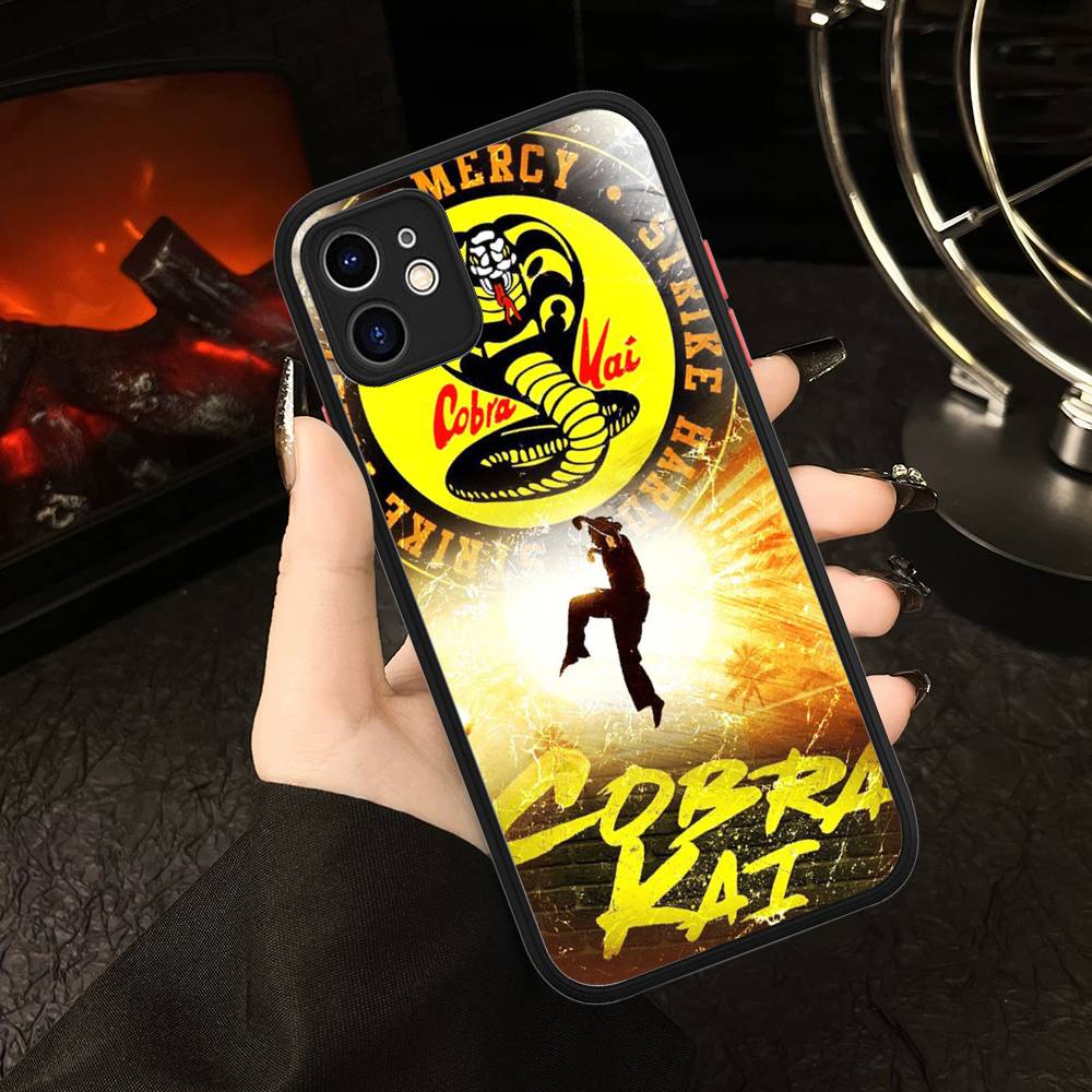 Martial Arts TV C-Cobra K-Kai Phone Case For IPhone 13 12 X XS MAX Pro Max 16 15 11 14 Pro Max Shockproof Matte Cover iphone 16pro max
Martial Arts TV C-Cobra K-Kai Phone Case For IPhone 13 12 X XS MAX Pro Max 16 15 11 14 Pro Max Shockproof Matte Cover iphone 16pro max