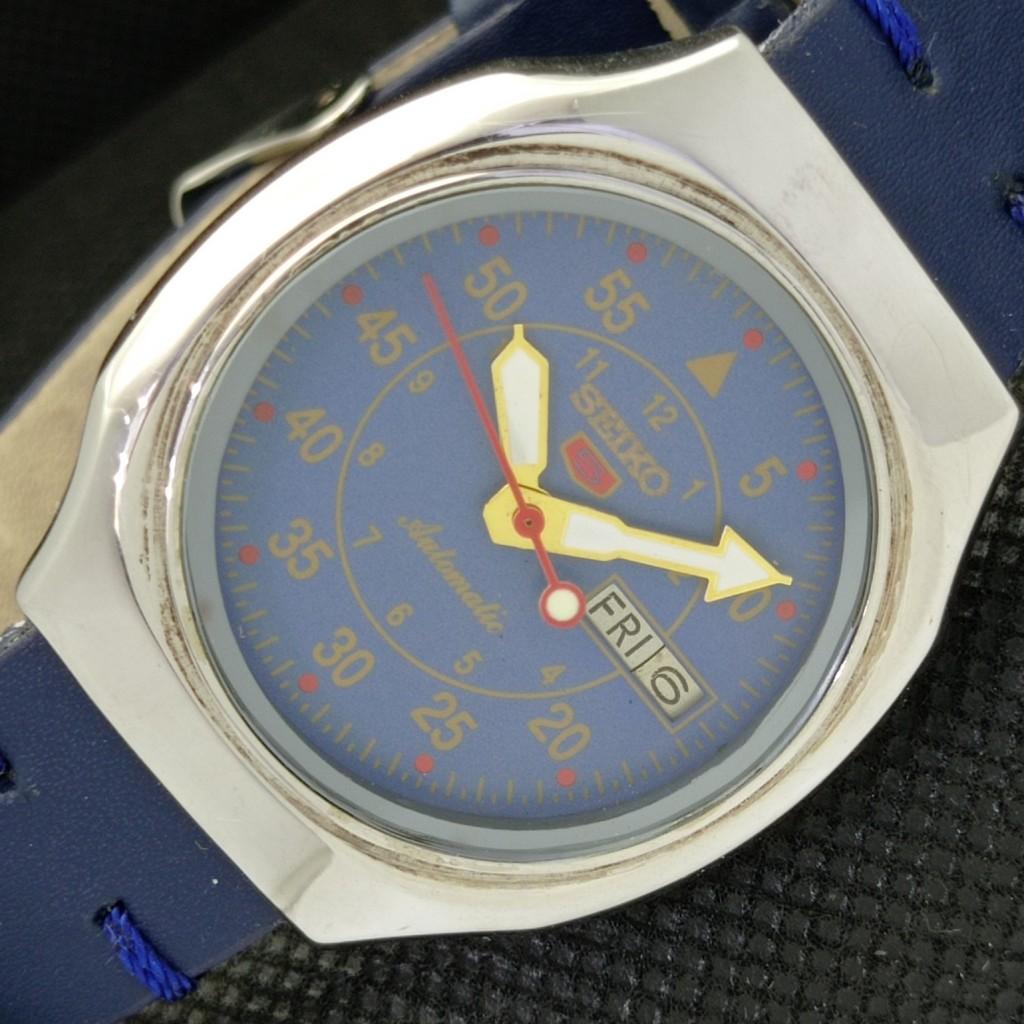 Б/У винтажные часы SEIKO 5 AUTOMATIC 7009A JAPAN MENS D/D BLUE WATCH 594a-a311725-2 SKU594a-a311725
Б/У винтажные часы SEIKO 5 AUTOMATIC 7009A JAPAN MENS D/D BLUE WATCH 594a-a311725-2 SKU594a-a311725
