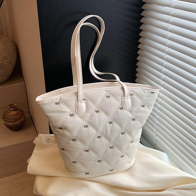 Bag autumn and winter high-end underarm bag women s bag 2025 new diamond bow embroidery thread shoulder vegetable basket bag покинуть белый
Bag autumn and winter high-end underarm bag women s bag 2025 new diamond bow embroidery thread shoulder vegetable basket bag покинуть белый