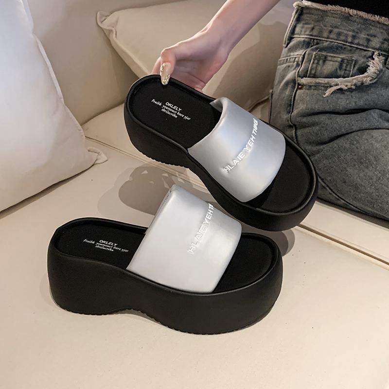 Women Platform Slippers New 2025 Summer Designers Chunky Wedge Shoes Beach Flip Flops Woman Outdoor 8CM Heels Leather Sandalias 40 срібний
Women Platform Slippers New 2025 Summer Designers Chunky Wedge Shoes Beach Flip Flops Woman Outdoor 8CM Heels Leather Sandalias 40 срібний