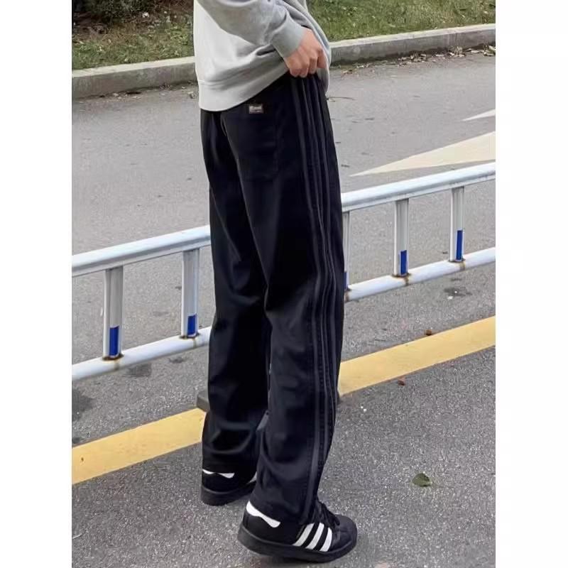 Полосатые повседневные брюки мужские новые летние свободные рабочие брюки повседневные прямые брюки с тремя перекладинами 3XL
Полосатые повседневные брюки мужские новые летние свободные рабочие брюки повседневные прямые брюки с тремя перекладинами 3XL