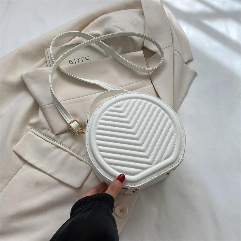 Маленькая круглая сумка через плечо для женщин в стиле ретро, повседневная и простая, большой вместимости, новый тренд осени
Маленькая круглая сумка через плечо для женщин в стиле ретро, повседневная и простая, большой вместимости, новый тренд осени