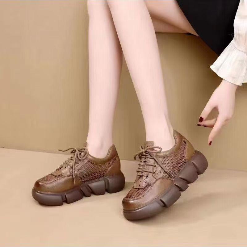 Hollow single shoes women s summer fashion mesh small thick-soled muffin loafers casual retro height increase and comfort 40 темно-коричневого кольору
Hollow single shoes women s summer fashion mesh small thick-soled muffin loafers casual retro height increase and comfort 40 темно-коричневого кольору