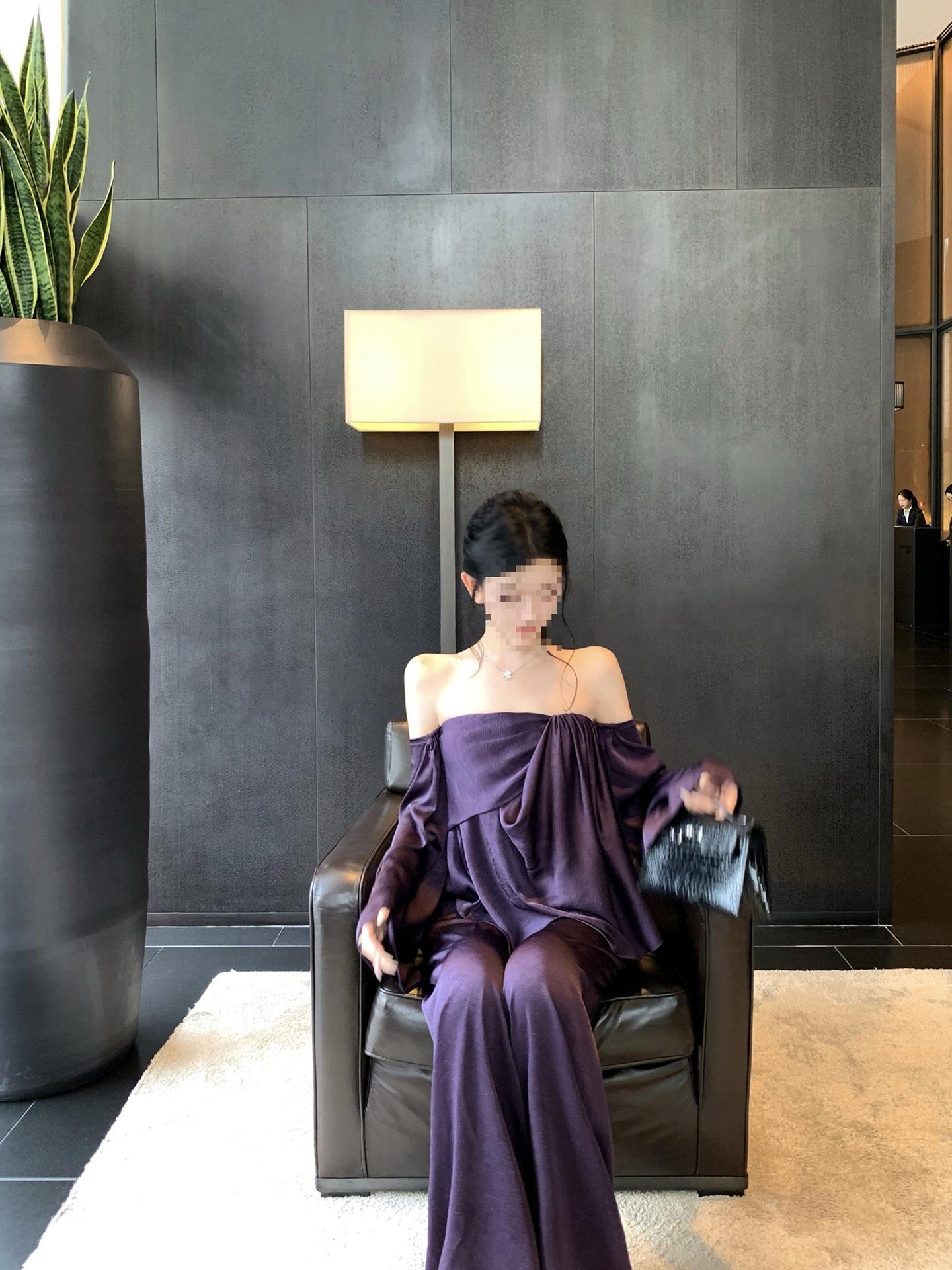 JAYKY YANG Casual Line: One-Shoulder Bell Sleeve Top & Low-Rise Wide-Leg Pants Set Small
JAYKY YANG Casual Line: One-Shoulder Bell Sleeve Top & Low-Rise Wide-Leg Pants Set Small