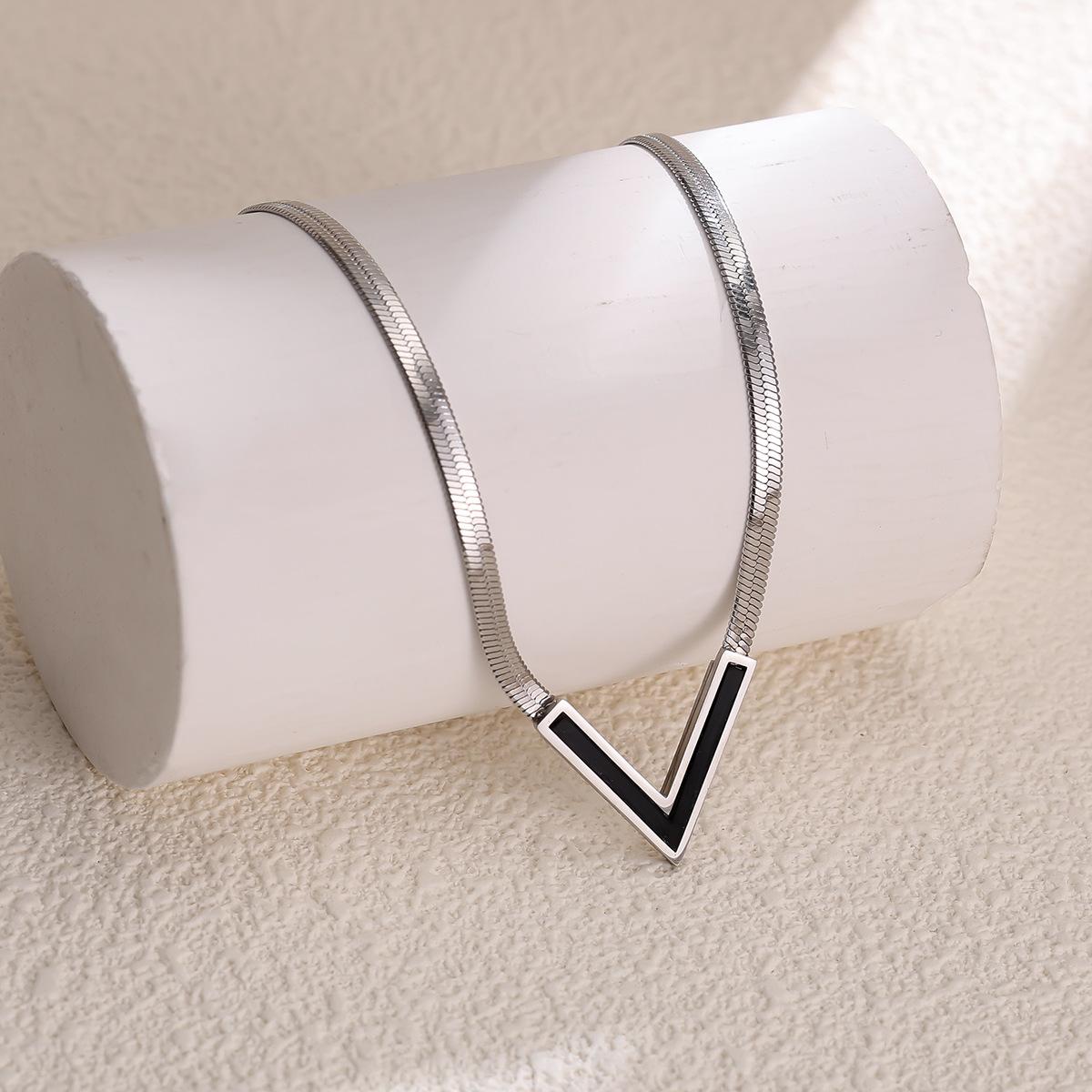 Модний хіп-хоп простий V-подібний дизайн зміїний ланцюжок титанова сталь намисто жіночий темперамент особистий ланцюжок на ключицю подарунок чорний/срібний
Модний хіп-хоп простий V-подібний дизайн зміїний ланцюжок титанова сталь намисто жіночий темперамент особистий ланцюжок на ключицю подарунок чорний/срібний