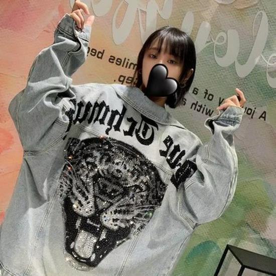 Luxurious CTCH Tiger Head Denim Jacket with Leopard Design and Diamond Embellishments for Men and Women - Stylish Spring & Autumn Wear X-Large
Luxurious CTCH Tiger Head Denim Jacket with Leopard Design and Diamond Embellishments for Men and Women - Stylish Spring & Autumn Wear X-Large