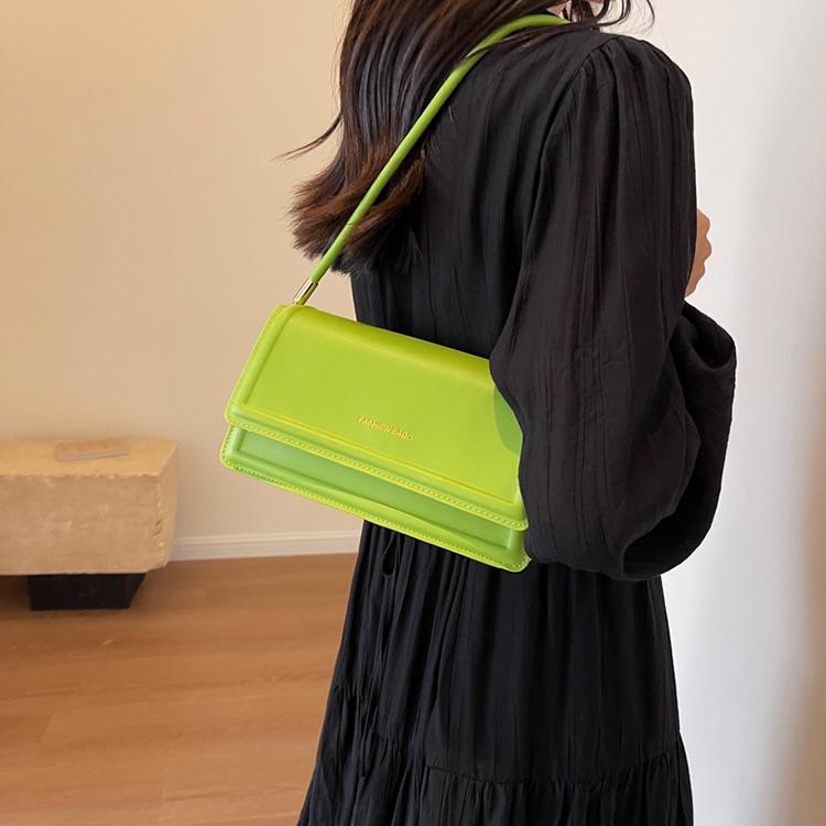 Универсальная сумка через подмышку для женщин, простая сумка через плечо с буквой «а», повседневная сумка в стиле ретро для поездок на работу
Универсальная сумка через подмышку для женщин, простая сумка через плечо с буквой «а», повседневная сумка в стиле ретро для поездок на работу