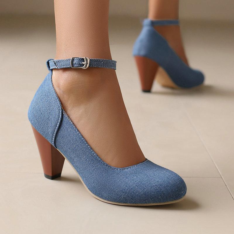 Denim fabric women s high heels thick heel high heel fairy shoes spring and autumn one-word buckle waterproof table simple high heels 34 синій
Denim fabric women s high heels thick heel high heel fairy shoes spring and autumn one-word buckle waterproof table simple high heels 34 синій