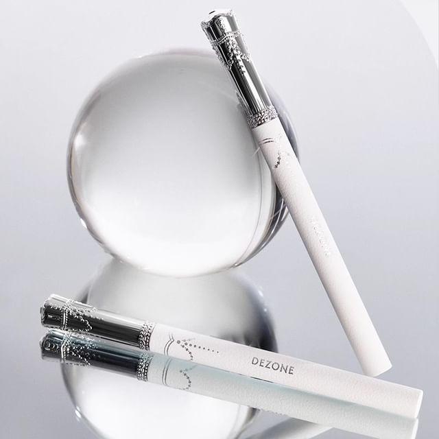 DEZONE - Secret Wonderland Super Fine Liquid Eyeliner - 3 Colors V01 Ice Tea Black - 0.5ml
DEZONE - Secret Wonderland Super Fine Liquid Eyeliner - 3 Colors V01 Ice Tea Black - 0.5ml