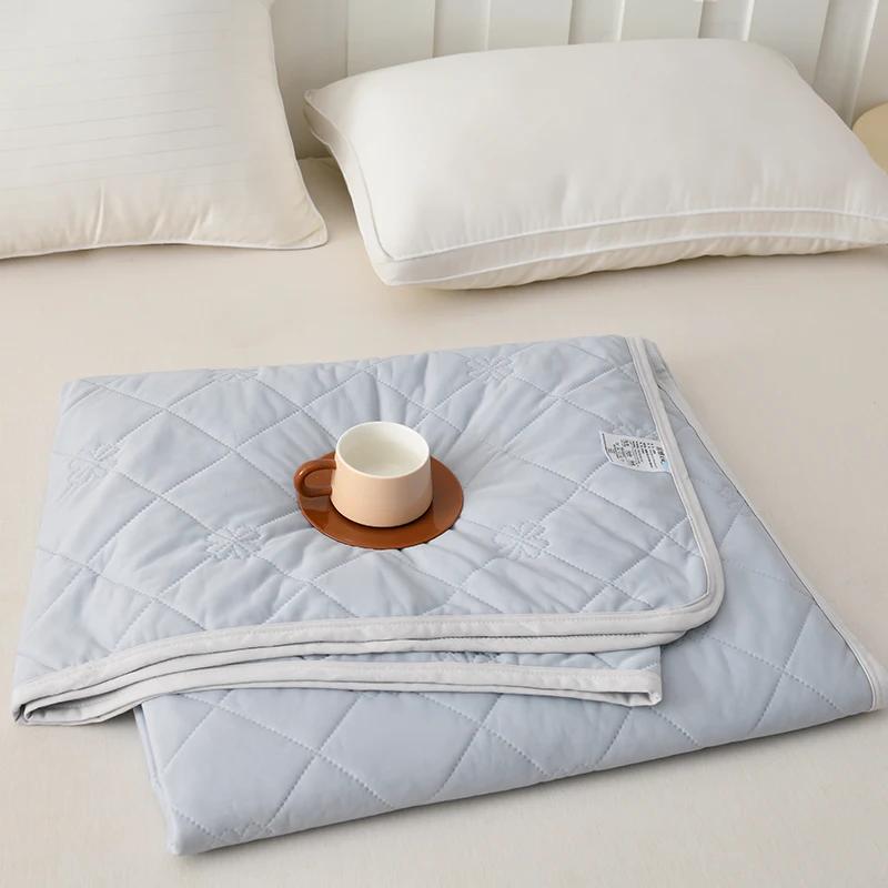 Мороженое Прохладное Однотонное Шелковое Одеяло Легкое Дышащее Летнее Постельное Белье Без Наволочки/Простыни Quilt 150 x 200cm
Мороженое Прохладное Однотонное Шелковое Одеяло Легкое Дышащее Летнее Постельное Белье Без Наволочки/Простыни Quilt 150 x 200cm