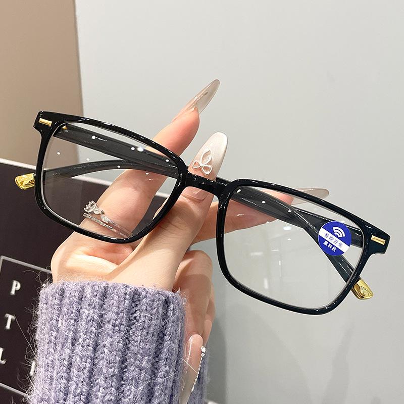 Men s Anti-Blue Light Ultra-Light Fashionable Reading Glasses for Middle-aged and Elderly Plain
Men s Anti-Blue Light Ultra-Light Fashionable Reading Glasses for Middle-aged and Elderly Plain
