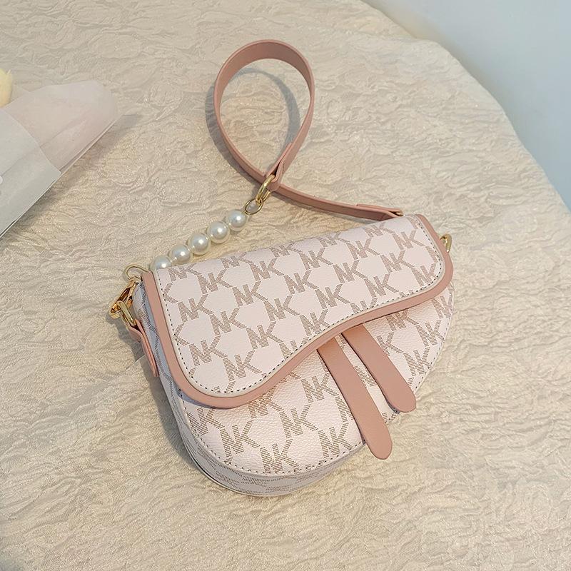 Niche design bag 2025 new bag women s summer versatile crossbody shoulder underarm bag fashion saddle bag рожевий
Niche design bag 2025 new bag women s summer versatile crossbody shoulder underarm bag fashion saddle bag рожевий