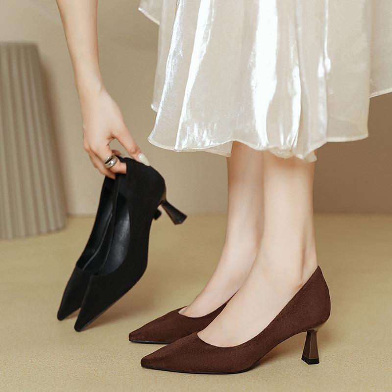 Black high heels, thin heels, formal temperament, professional women s shoes 2025 new spring and autumn French pointed shallow mouth single shoes 34 чёрный
Black high heels, thin heels, formal temperament, professional women s shoes 2025 new spring and autumn French pointed shallow mouth single shoes 34 чёрный