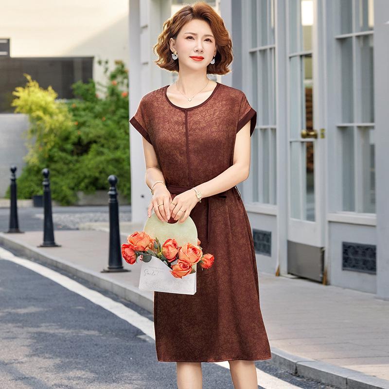 Elegant Summer Dress for Middle-Aged Women (40-50 Years) - Slimming, Medium-Length Skirt with Round Neck 4XL
Elegant Summer Dress for Middle-Aged Women (40-50 Years) - Slimming, Medium-Length Skirt with Round Neck 4XL