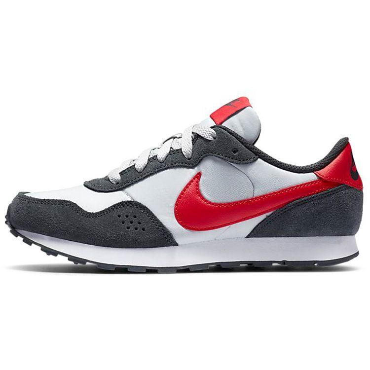 Nike MD Valiant GS Dark Grey University Red Кроссовки Бело-серо-туманные Темно-дымчато-серые CN8558-003 
Nike MD Valiant GS Dark Grey University Red Кроссовки Бело-серо-туманные Темно-дымчато-серые CN8558-003