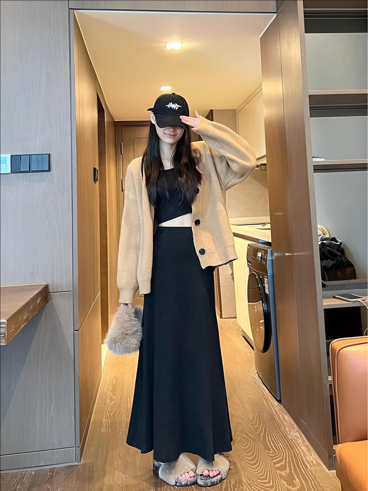 2025 Autumn High Waist Fishtail Midi A-Line Skirt - Versatile, Slimming Design Medium
2025 Autumn High Waist Fishtail Midi A-Line Skirt - Versatile, Slimming Design Medium