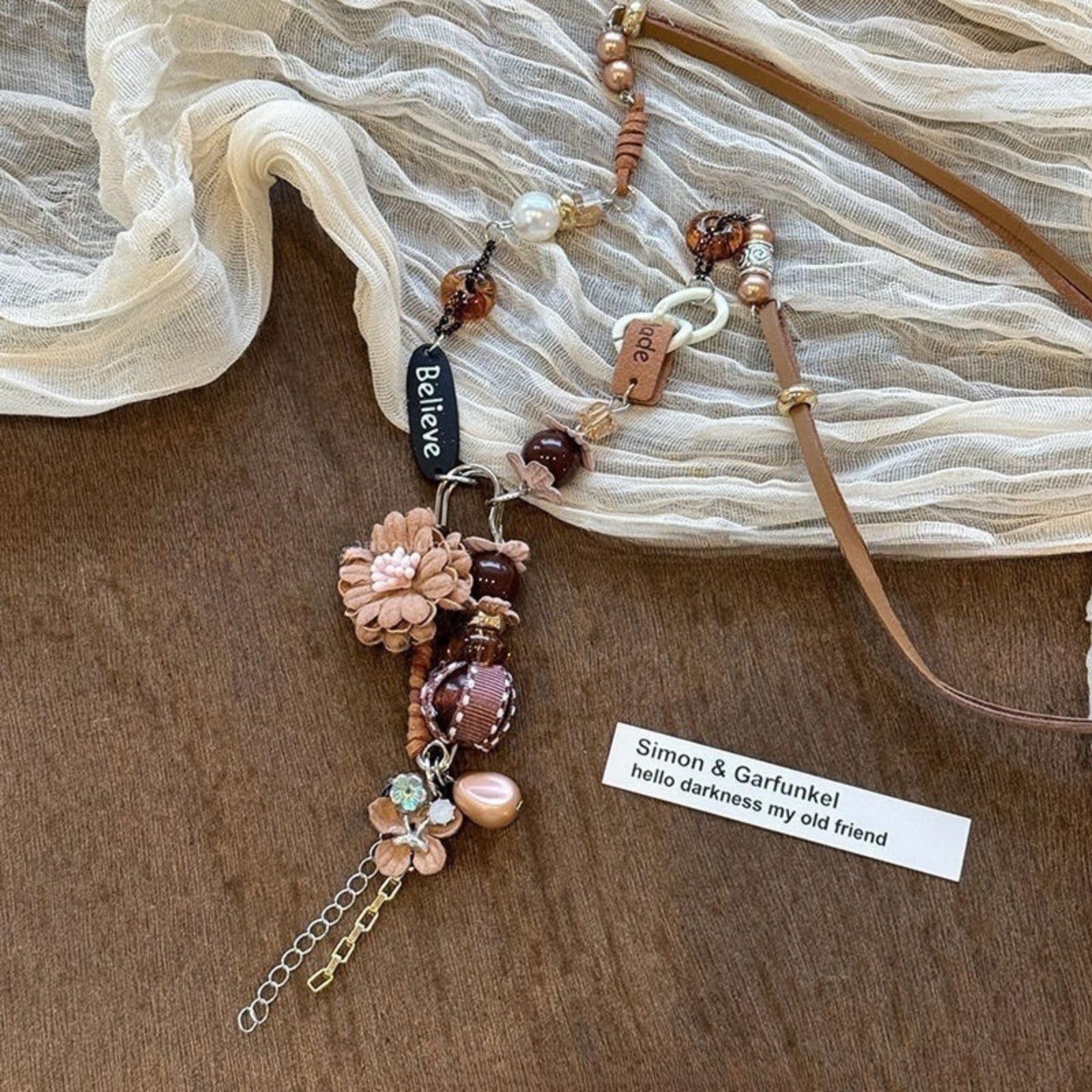 Bohemian Vintage Ceramic Pendant Necklace with Mixed Beads and Adjustable Chain Long Layered Style for Women Fashion Accessory One Size
Bohemian Vintage Ceramic Pendant Necklace with Mixed Beads and Adjustable Chain Long Layered Style for Women Fashion Accessory One Size
