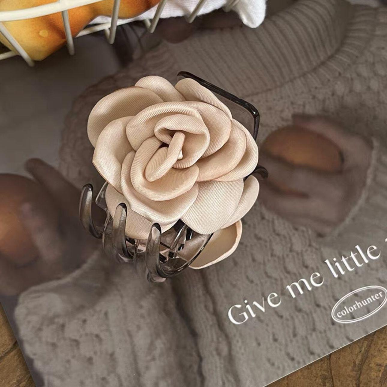 Korean Style Elegant Women s Floral Updo Shark Hair Clip - High-End Fragrance-Inspired Claw Accessory
Korean Style Elegant Women s Floral Updo Shark Hair Clip - High-End Fragrance-Inspired Claw Accessory