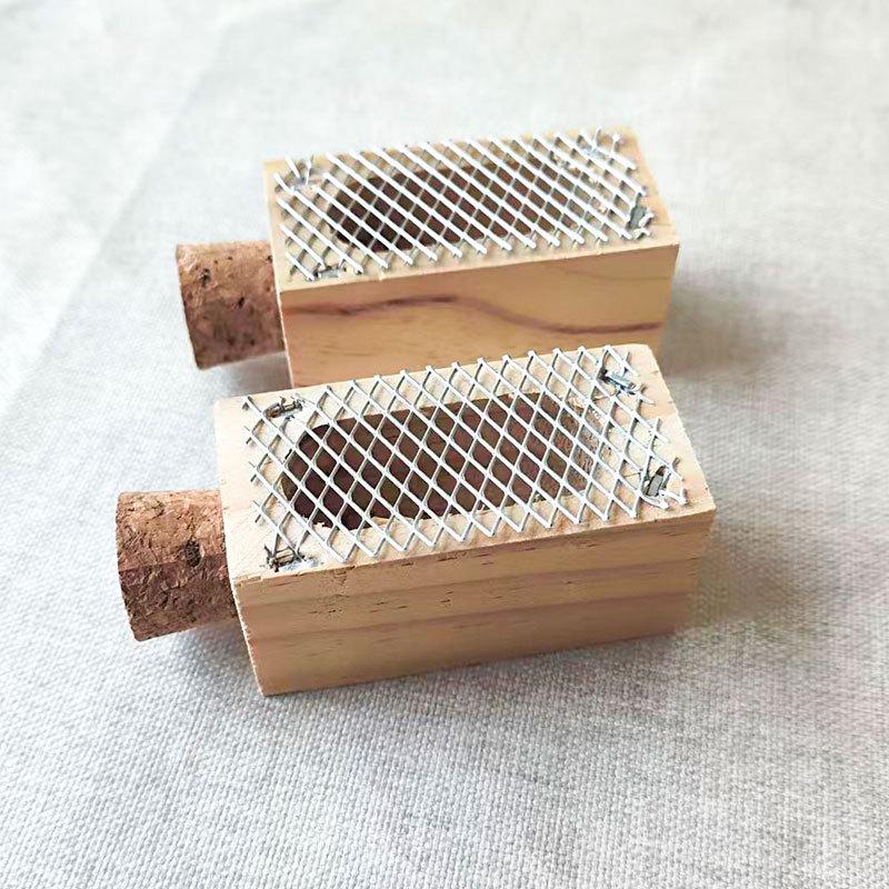 Multi-functional Wooden Queen Bee Cage with Piston Control
Multi-functional Wooden Queen Bee Cage with Piston Control