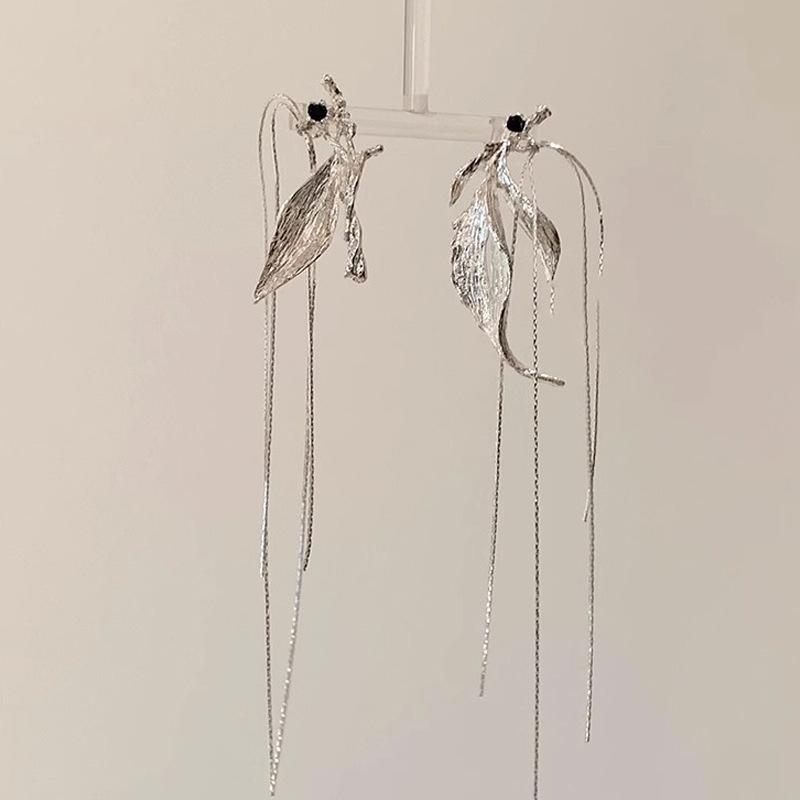 Women s Versatile Ultra Long Tassel Leaf Earrings 1 pair of earrings
Women s Versatile Ultra Long Tassel Leaf Earrings 1 pair of earrings