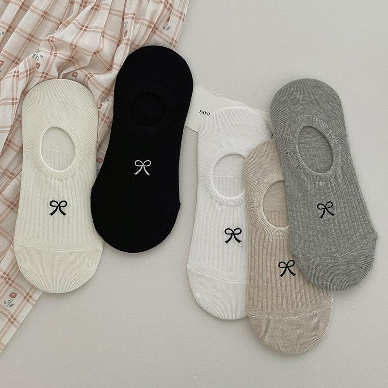 Spring and summer solid-color bow-embroidered silicone anti-slip invisible socks for women, shallow and non-falling heel boat socks 1 pair
Spring and summer solid-color bow-embroidered silicone anti-slip invisible socks for women, shallow and non-falling heel boat socks 1 pair