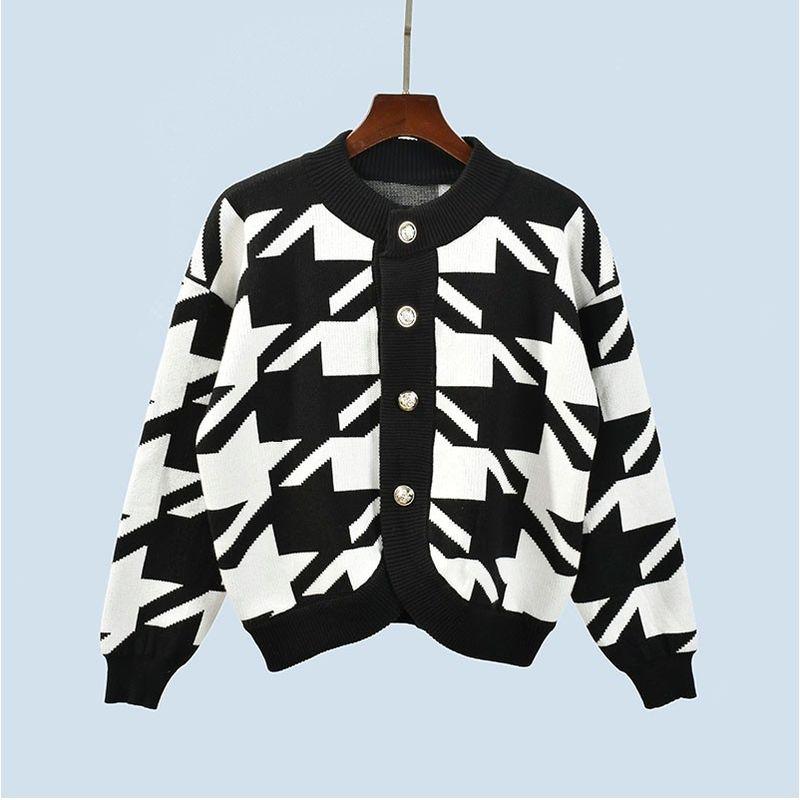 Thick Spring and Autumn Black and White Color-Block Crew Neck Single-Breasted Cardigan Loose Long Sleeves Idle Style Knitting Sweater Outwear Women A little bigger length 52 Bust size 106 One size
Thick Spring and Autumn Black and White Color-Block Crew Neck Single-Breasted Cardigan Loose Long Sleeves Idle Style Knitting Sweater Outwear Women A little bigger length 52 Bust size 106 One size