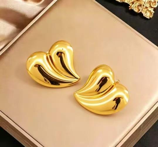 Retro ring stainless steel gold stud earrings, personalized design sense niche earrings
Retro ring stainless steel gold stud earrings, personalized design sense niche earrings