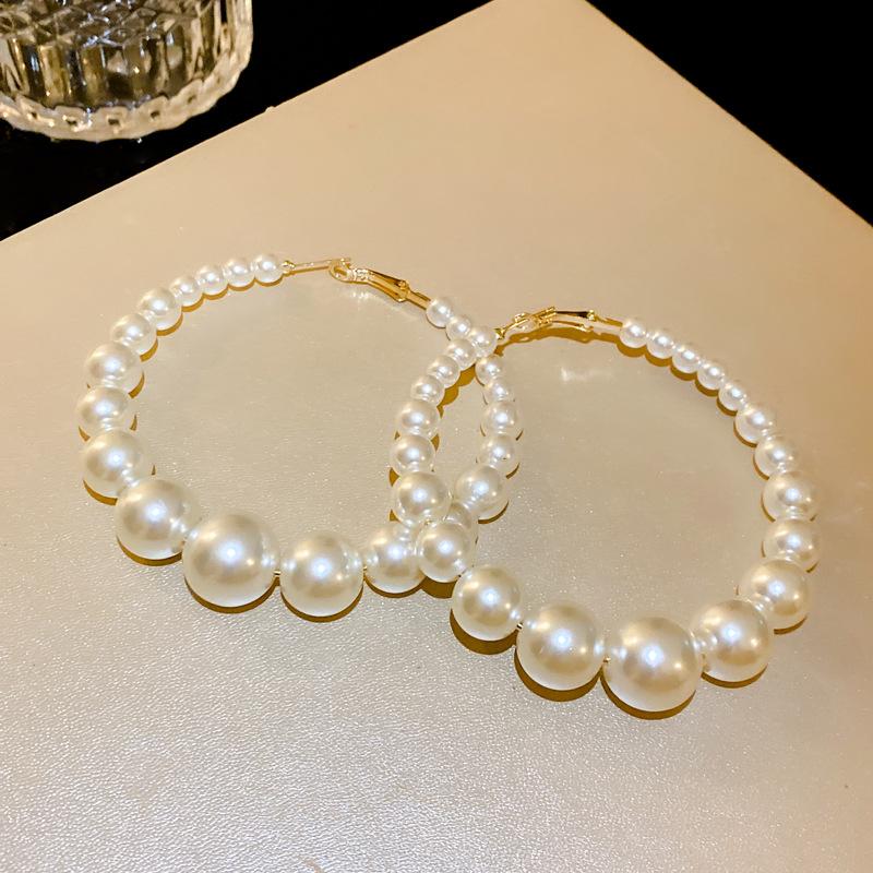 Silver needle oversized pearl circle earrings, fashionable and personalized new earrings, European and American exaggerated design earrings, women
Silver needle oversized pearl circle earrings, fashionable and personalized new earrings, European and American exaggerated design earrings, women