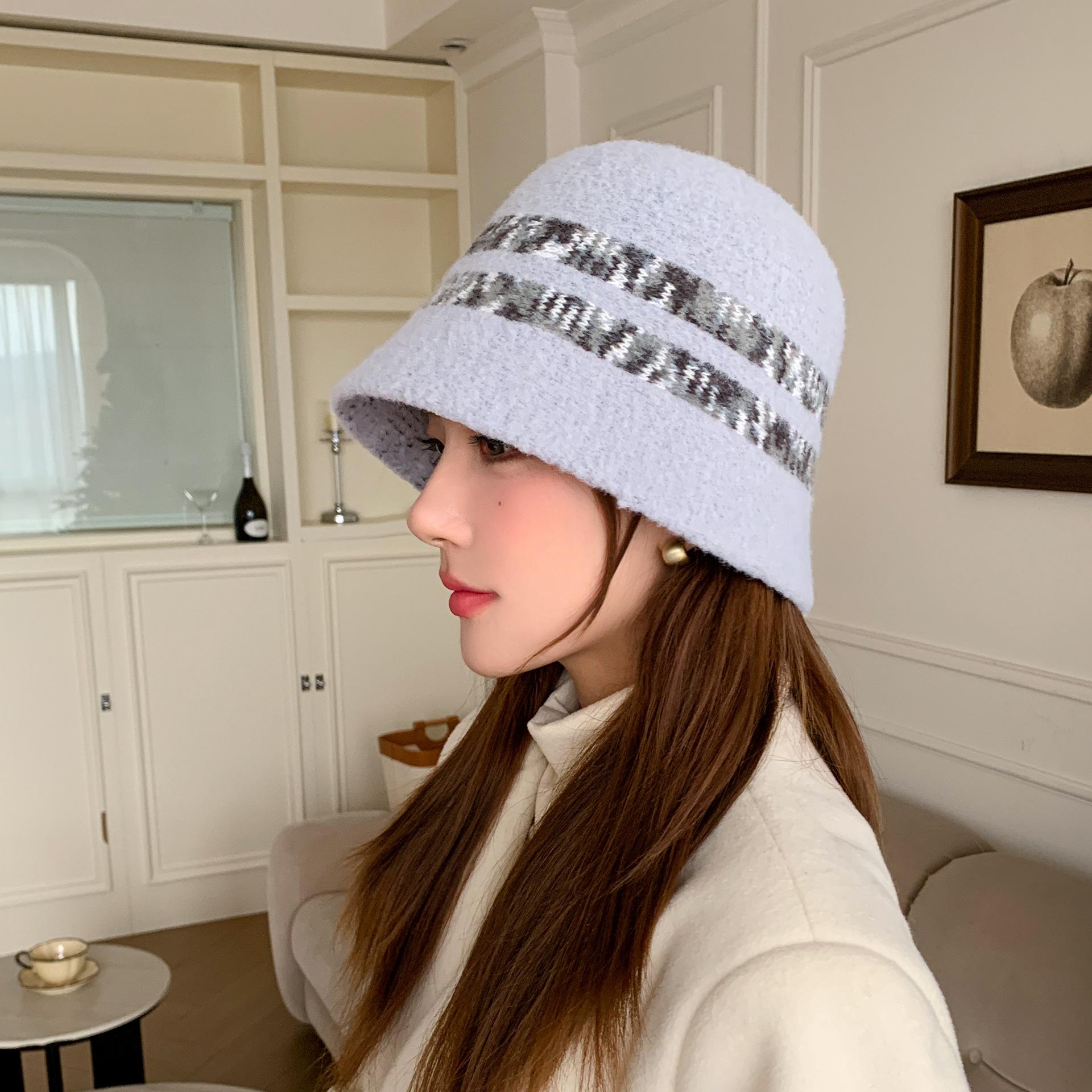 Новинка Женская шляпа Осень Зима Шляпа-ведро, Стильная корейская полосатая теплая шапочка, стройнящая лицо One size светло-серый
