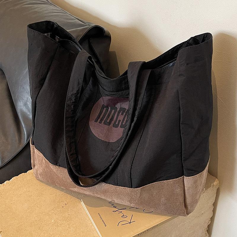 Полотняна сумка жіноча великої місткості 2024, новинка осені та зими, універсальна повсякденна сумка через плече, тканинна сумка класу для приміських поїздок. чорний
Полотняна сумка жіноча великої місткості 2024, новинка осені та зими, універсальна повсякденна сумка через плече, тканинна сумка класу для приміських поїздок. чорний