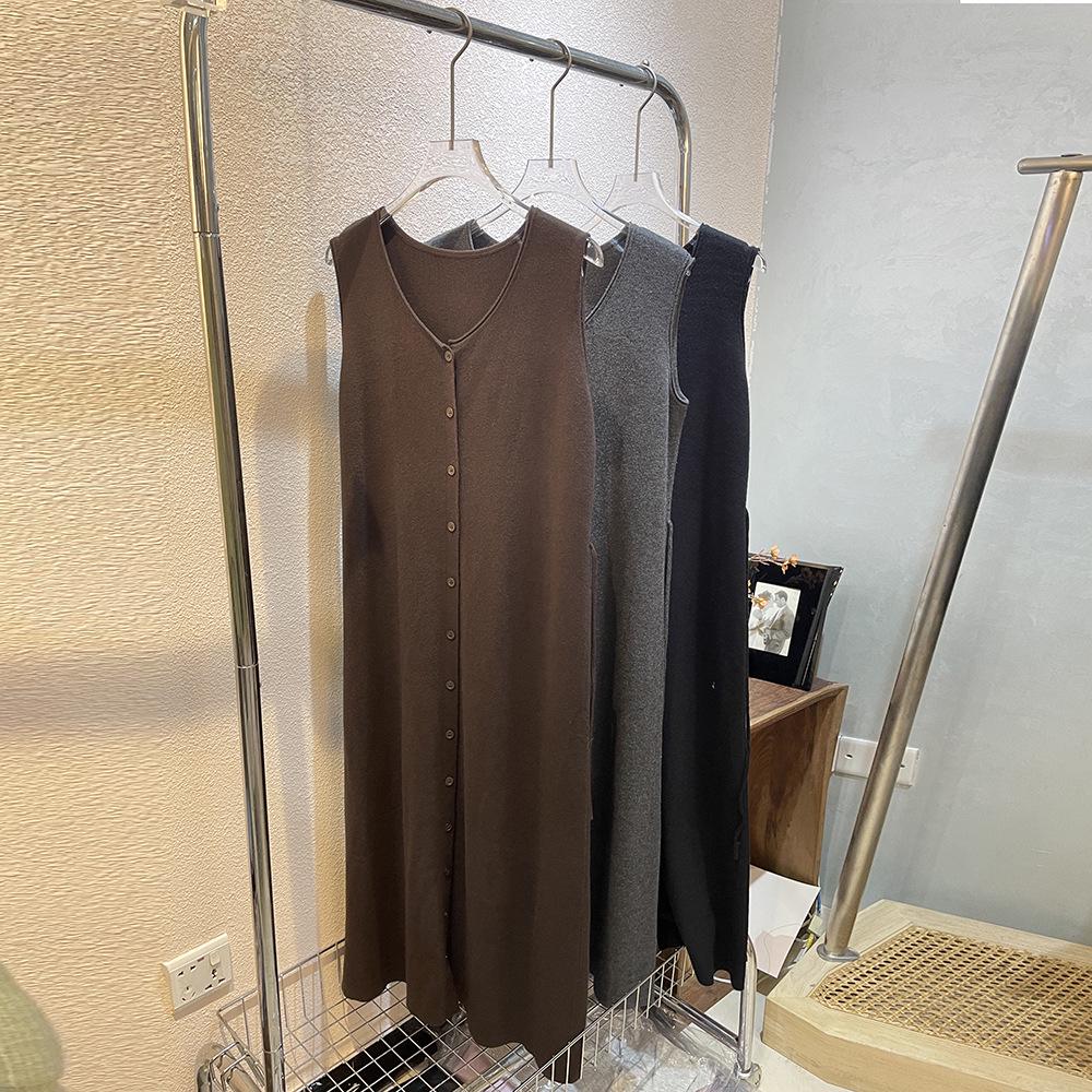 Women s High-End V-Neck Knitted A-Line Dress - Autumn/Winter Sleeveless 2025 One Size
Women s High-End V-Neck Knitted A-Line Dress - Autumn/Winter Sleeveless 2025 One Size